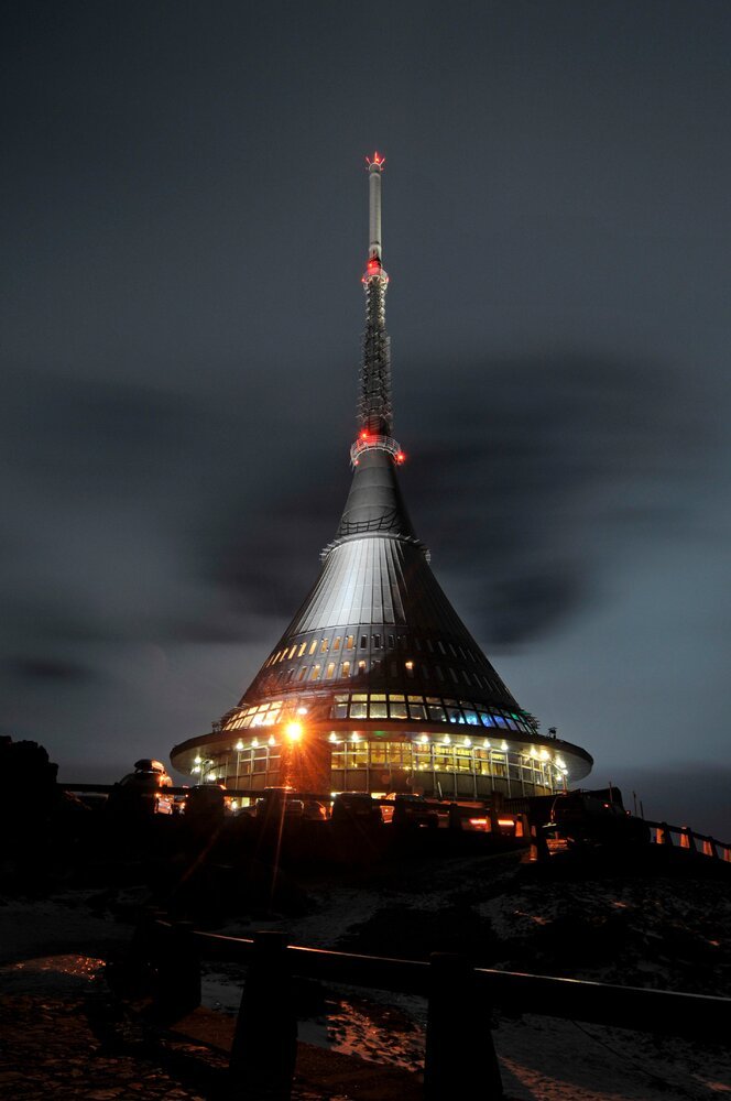 Liberecký kraj koupil od Českých Radiokomunikací Horský hotel a vysílač Ještěd 