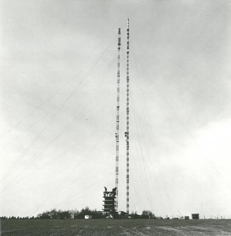 Jen o dva metry nižší než Eiffelova věž, to je vysílač Kojál, který začal vysílat před 60 lety