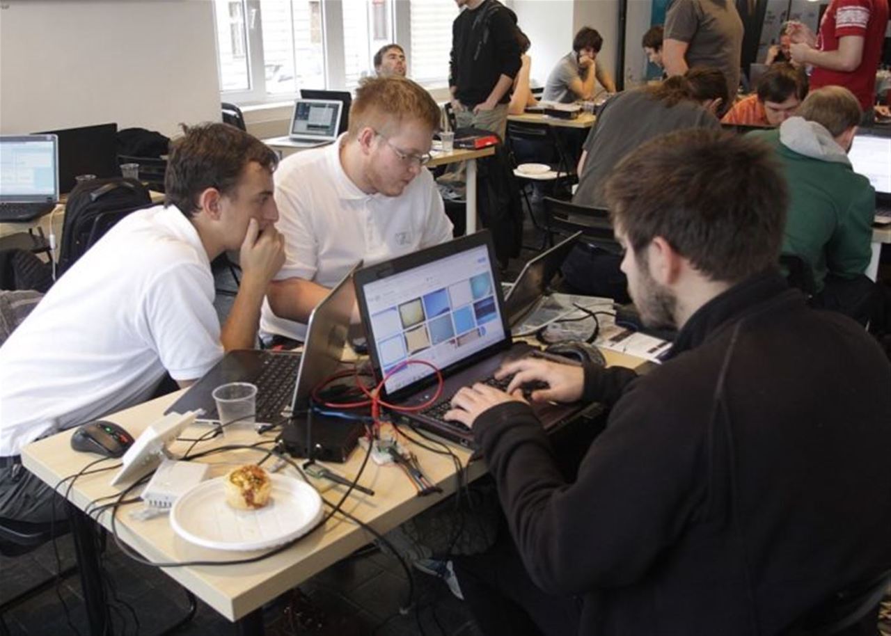 CRA a AVAST pořádají další z řady CRA IoT Hackathonů